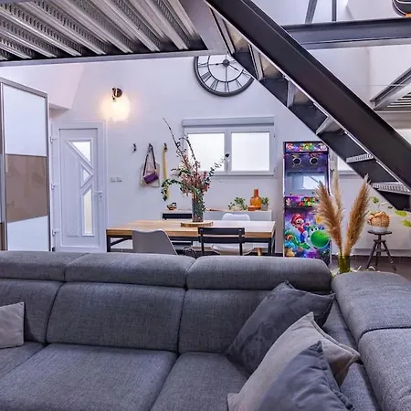 Le Loft Indus - Parking - Borne Arcade - Bbq - Salle De Jeux - Wifi Sainte-Savine